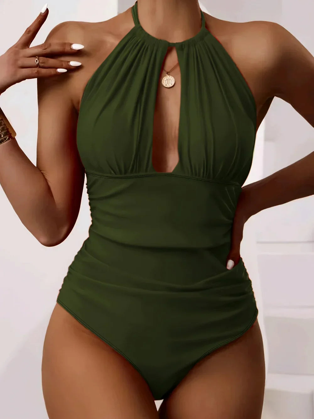 Backless swimsuit